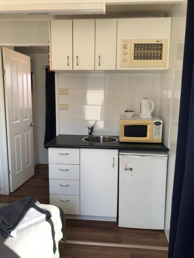 Australian Hotel Winton Budget Hotel Accommodation Exteriör bild