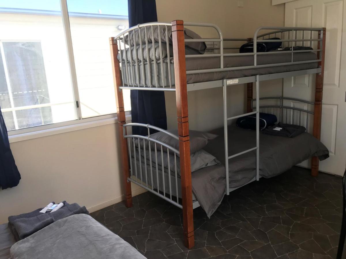 Australian Hotel Winton Budget Hotel Accommodation Exteriör bild