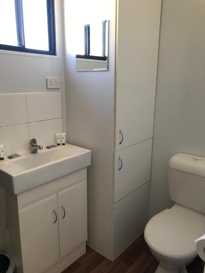 Australian Hotel Winton Budget Hotel Accommodation Exteriör bild