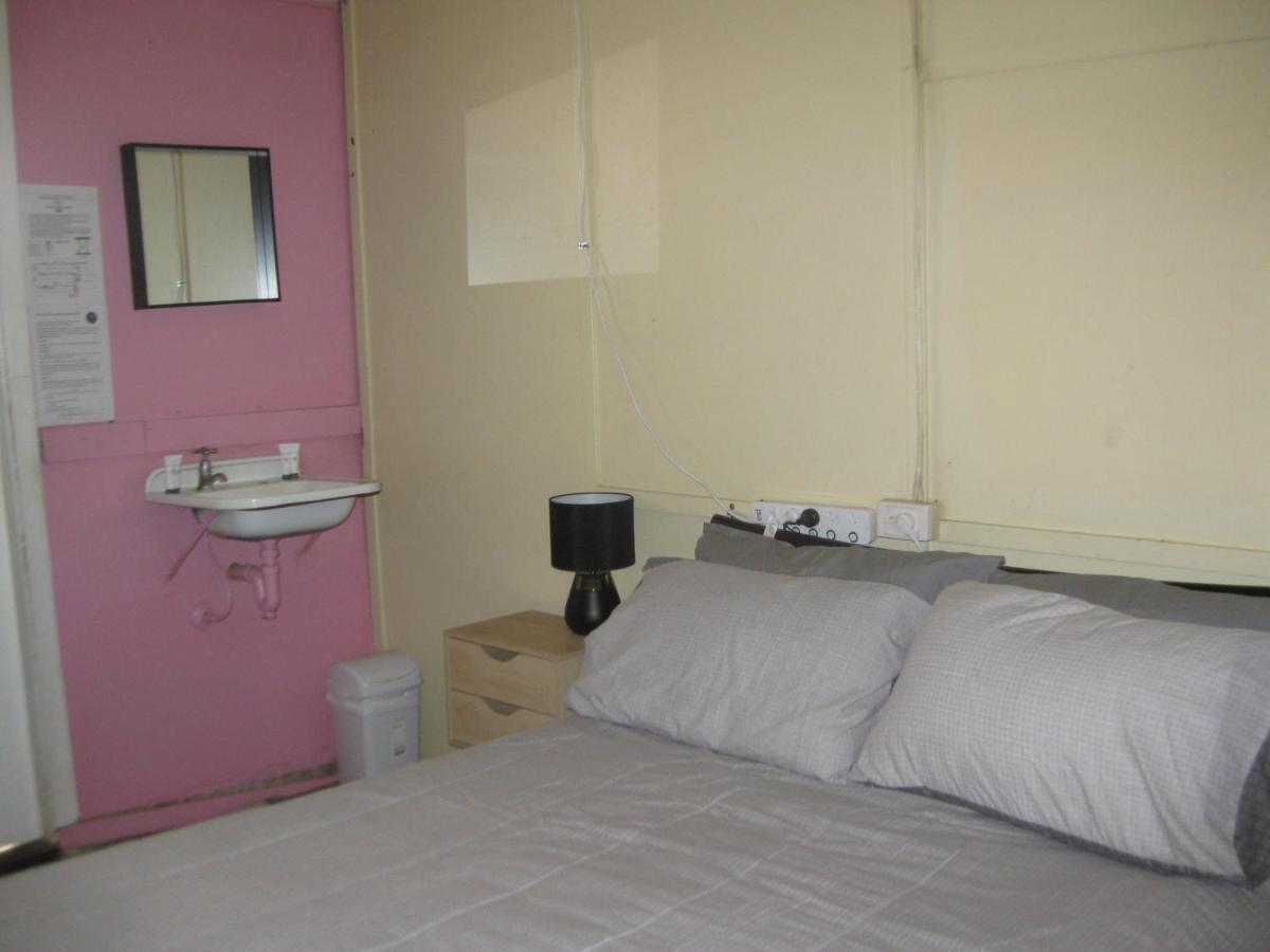 Australian Hotel Winton Budget Hotel Accommodation Exteriör bild