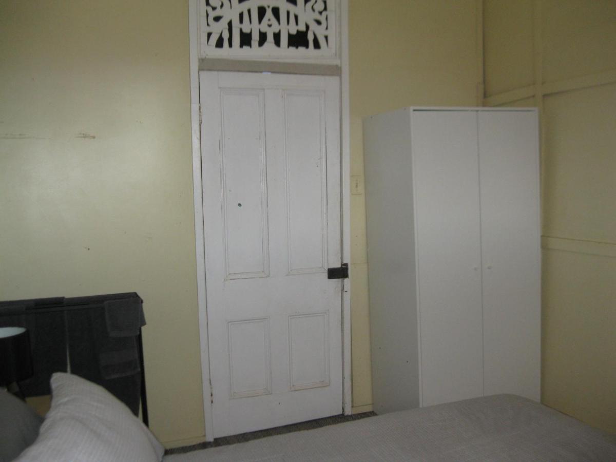 Australian Hotel Winton Budget Hotel Accommodation Exteriör bild